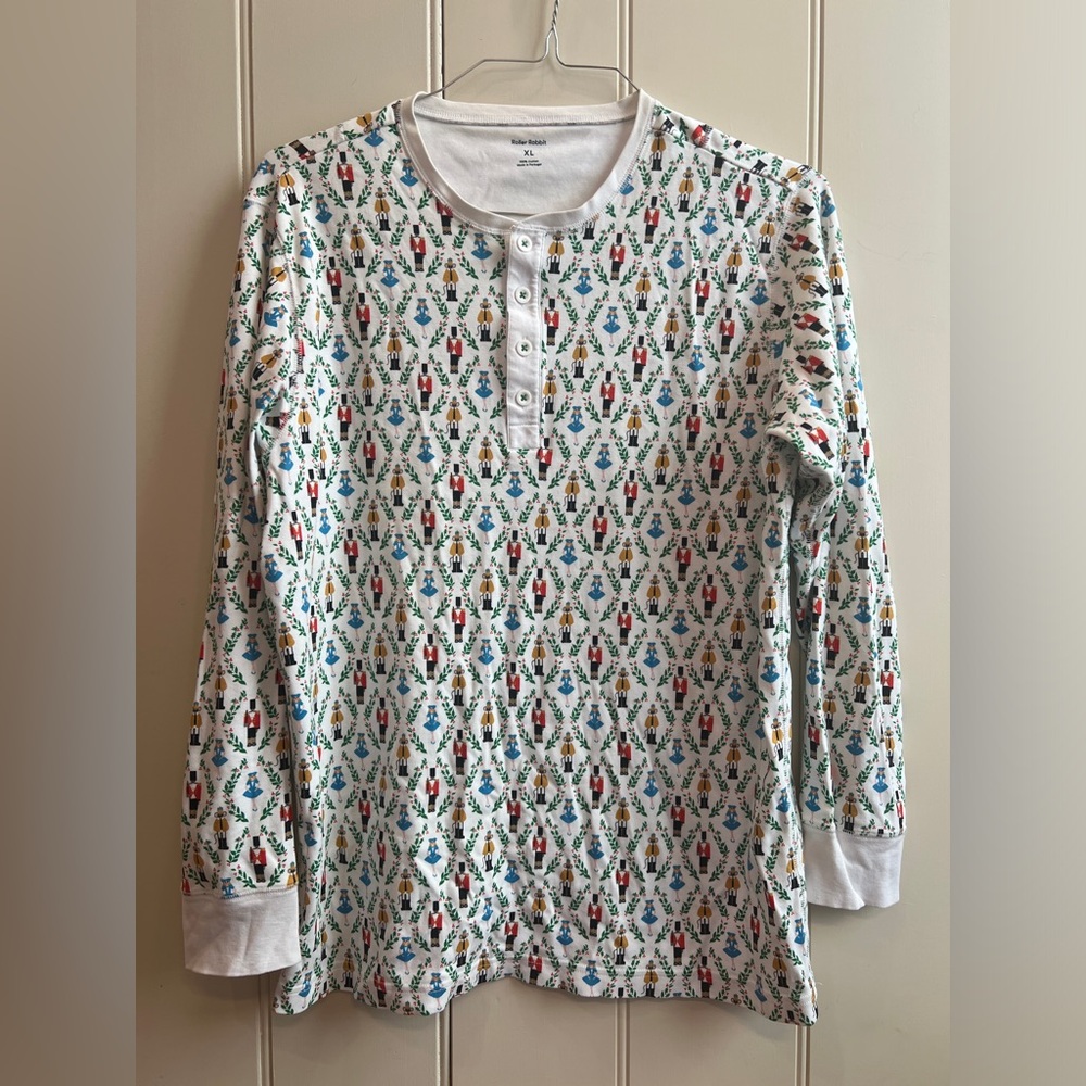 MEN Roller Rabbit Nutcracker men pajama top in size XL